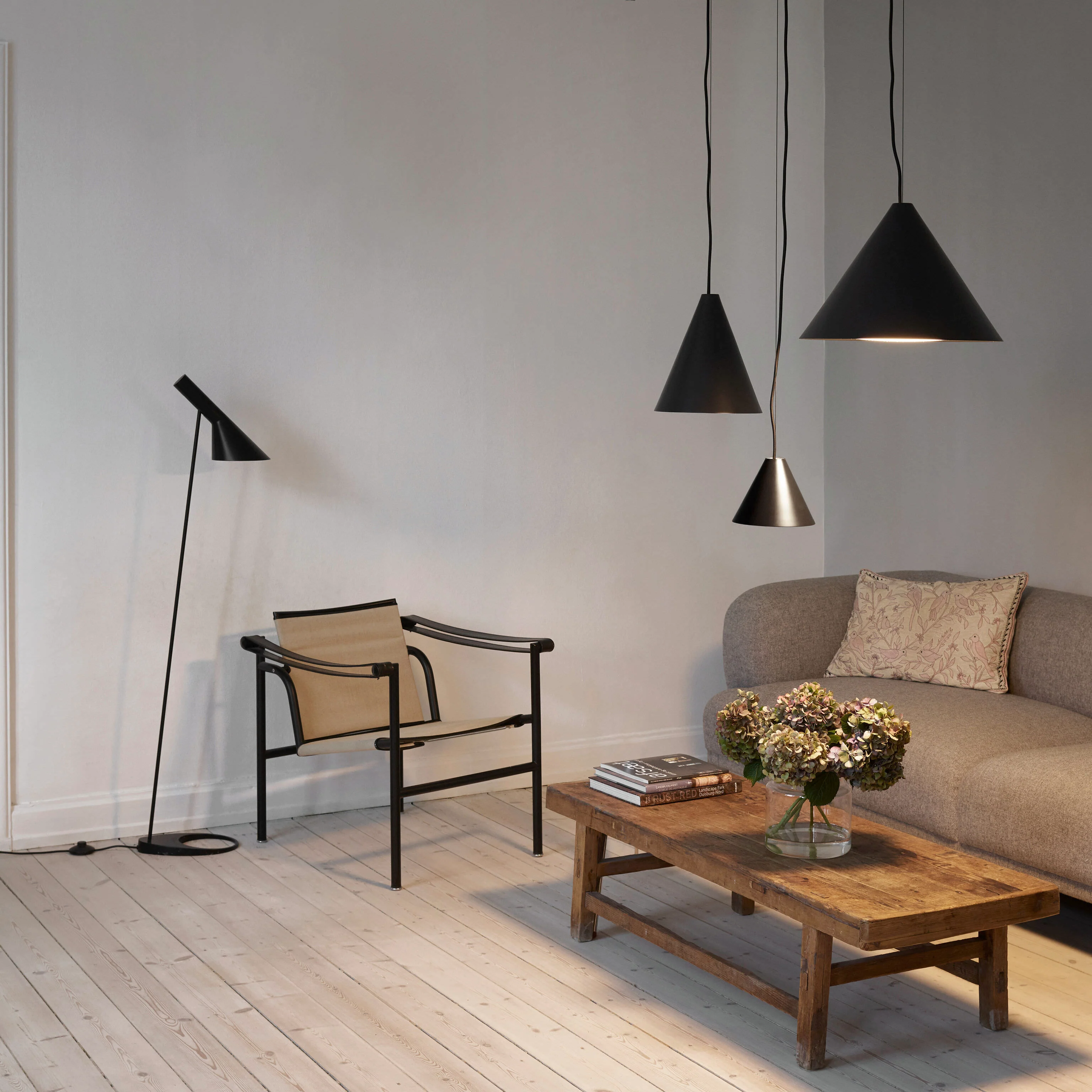 AJ Floor Light - Black - Image 5