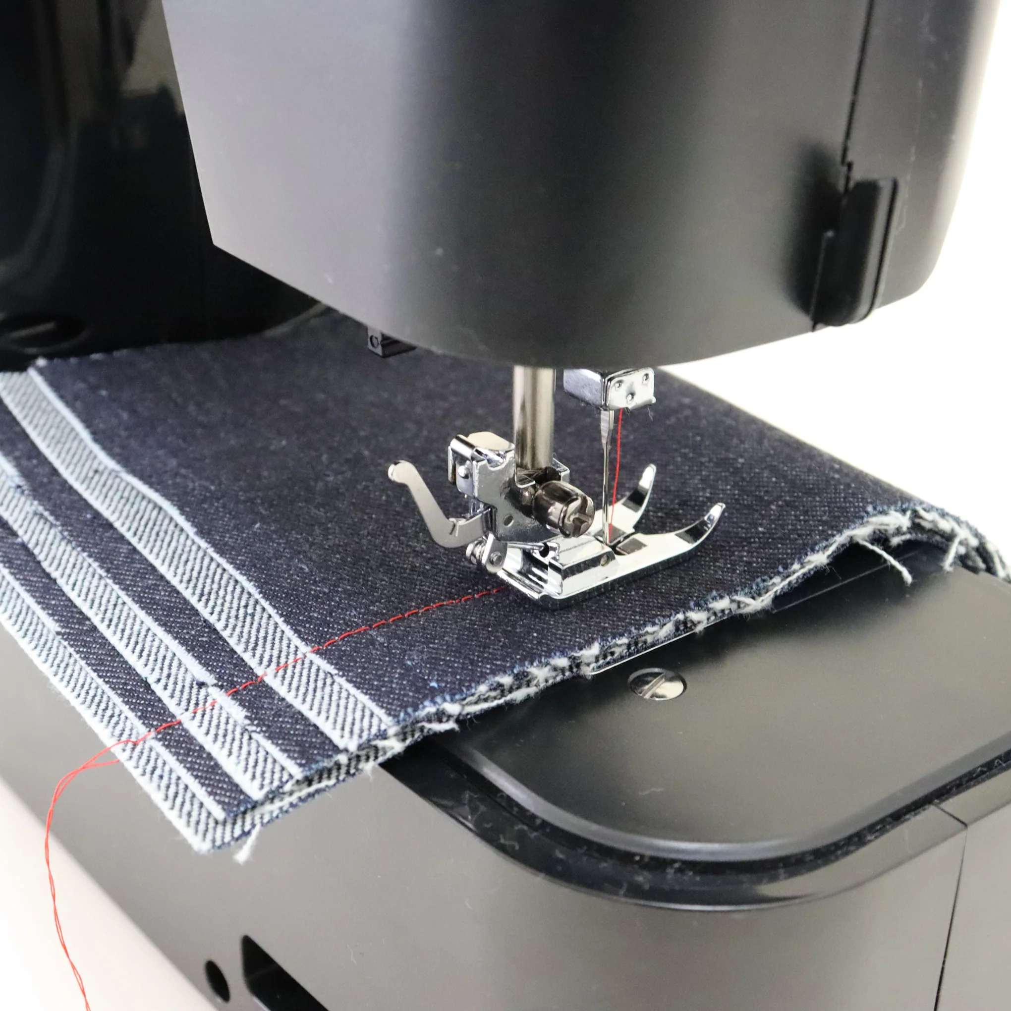 Axe Yamazaki Sewing Machine - Image 4
