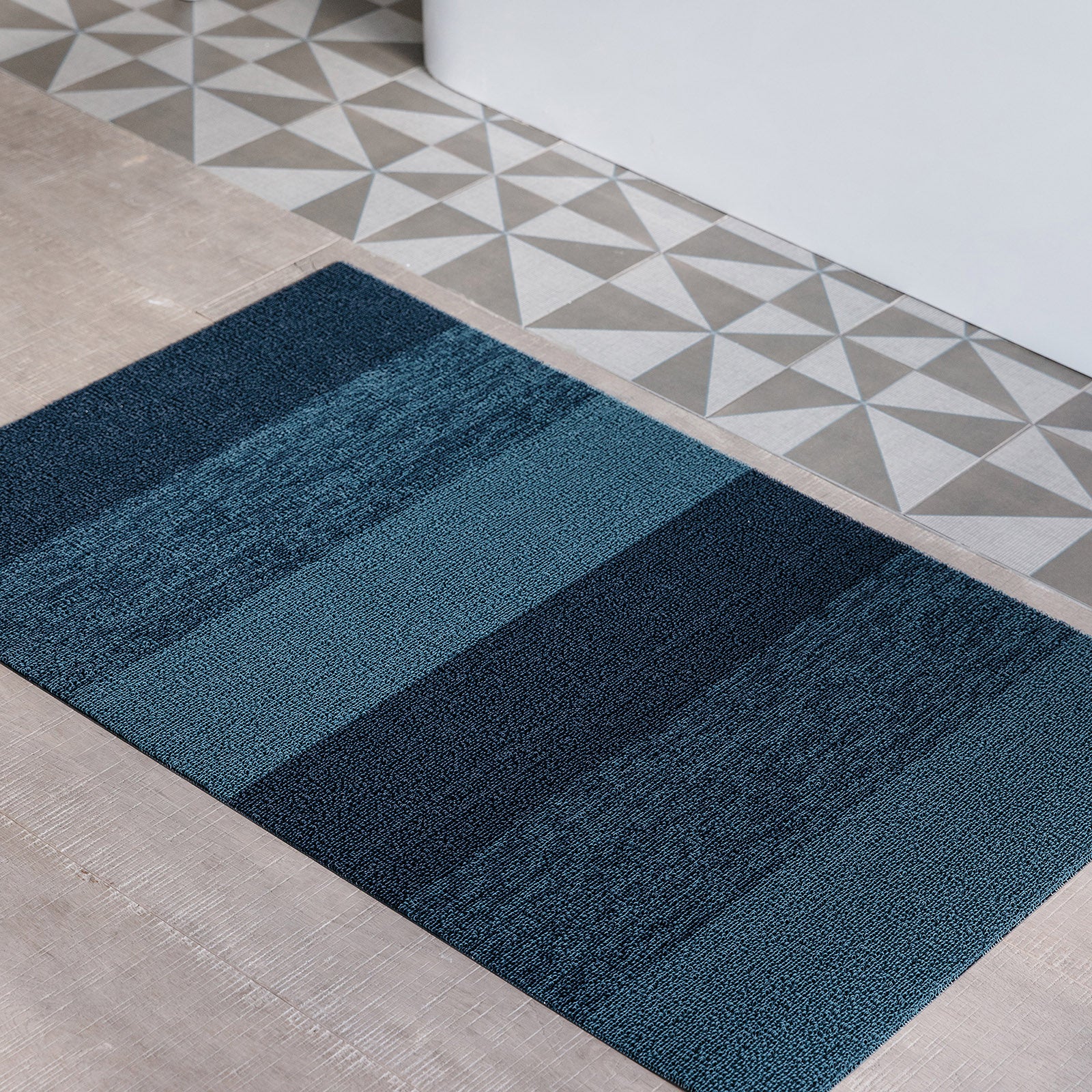 Chilewich Marbled Stripe Shag Floormat - Bay Blue - Image 2