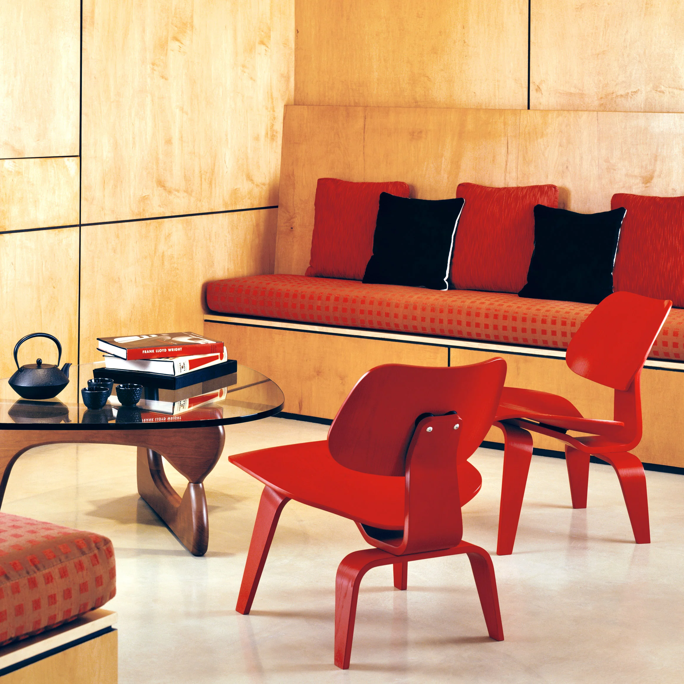 Eames® Molded Plywood Lounge Chair (LCW) from Herman Miller - Red Stain - Image 3