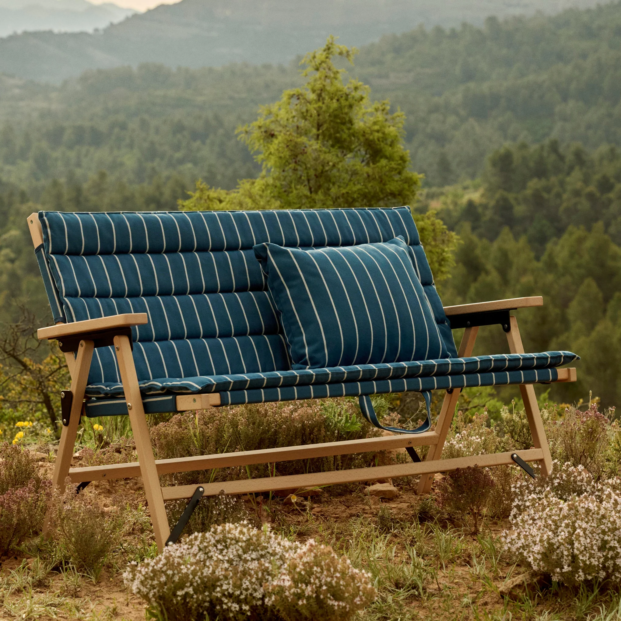 HAY Outdoor Market by Jasper Morrison Shop Folding Sofa - Blue/ Beige - Image 2