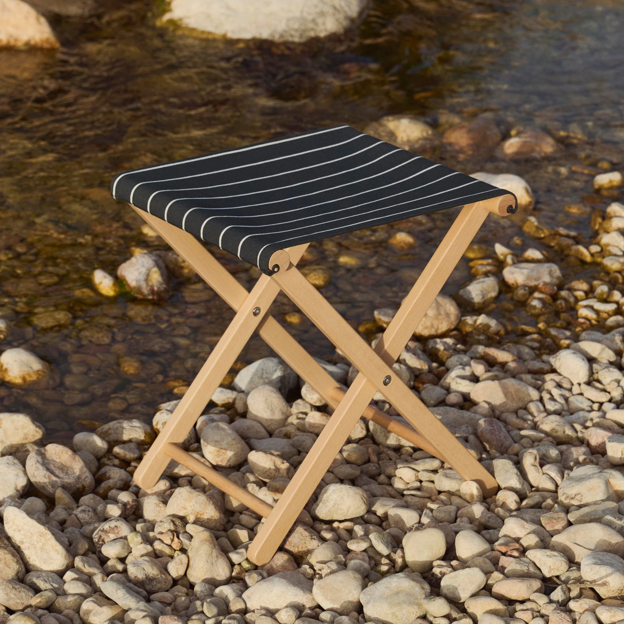 HAY Outdoor Market by Jasper Morrison Shop Folding Stool - Black/ Beige - Image 2