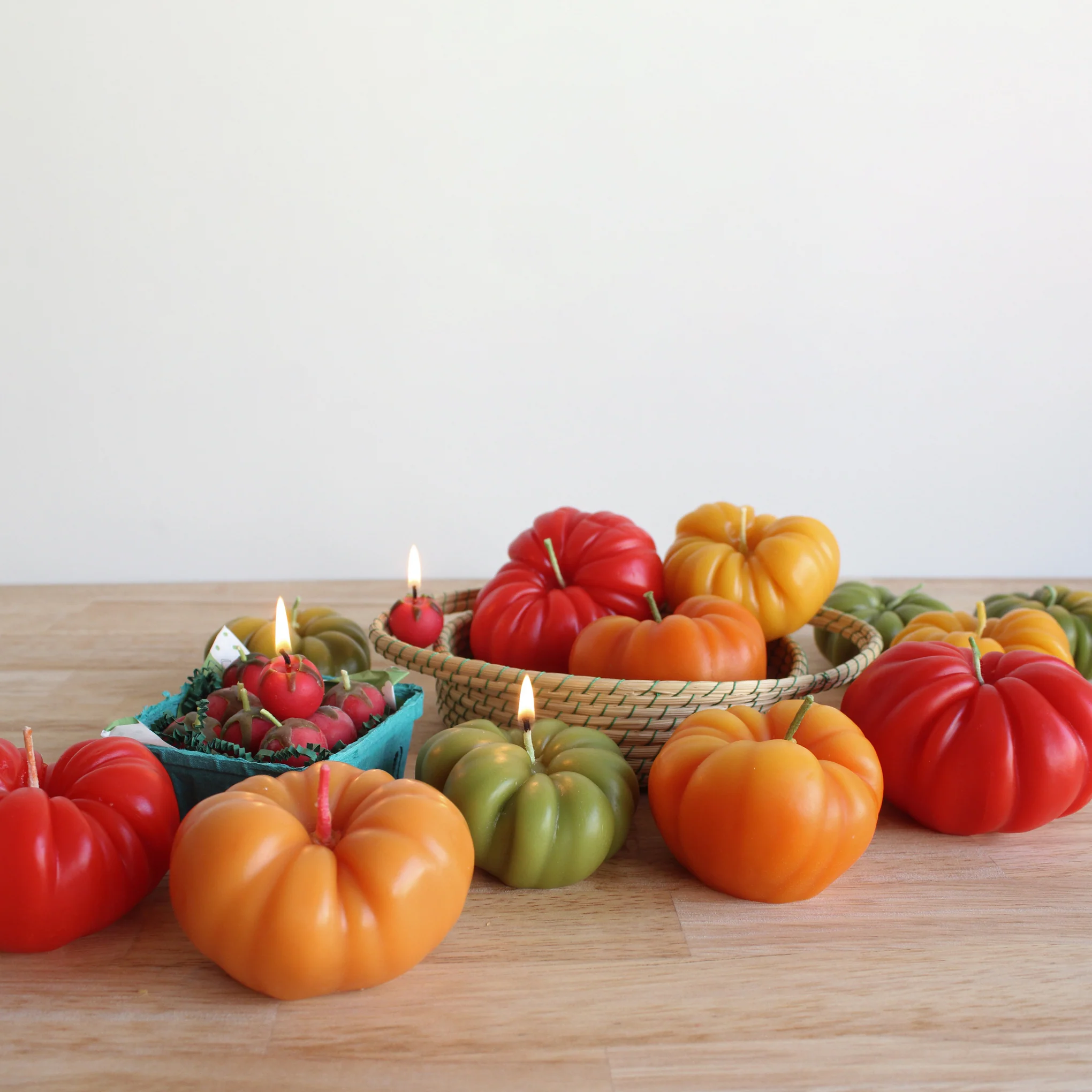 Heirloom Tomato Beeswax Candle - Sunkissed Green - Image 2
