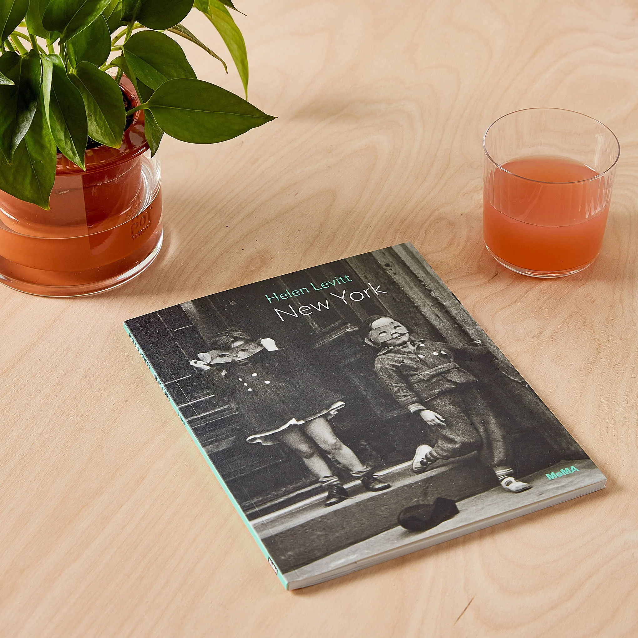 Helen Levitt: New York, One on One Series - Paperback - Image 2