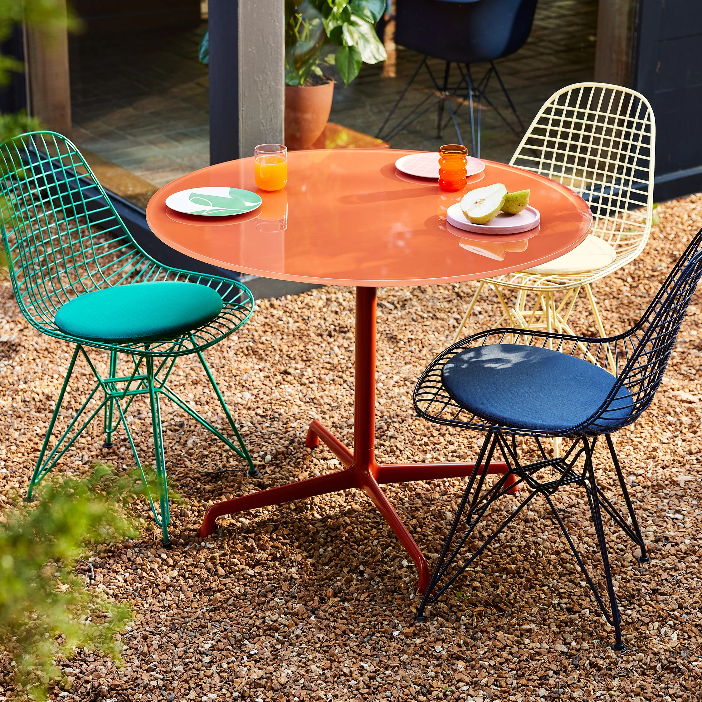 Herman Miller x HAY Eames Universal Base Round Table - Iron Red - Image 6