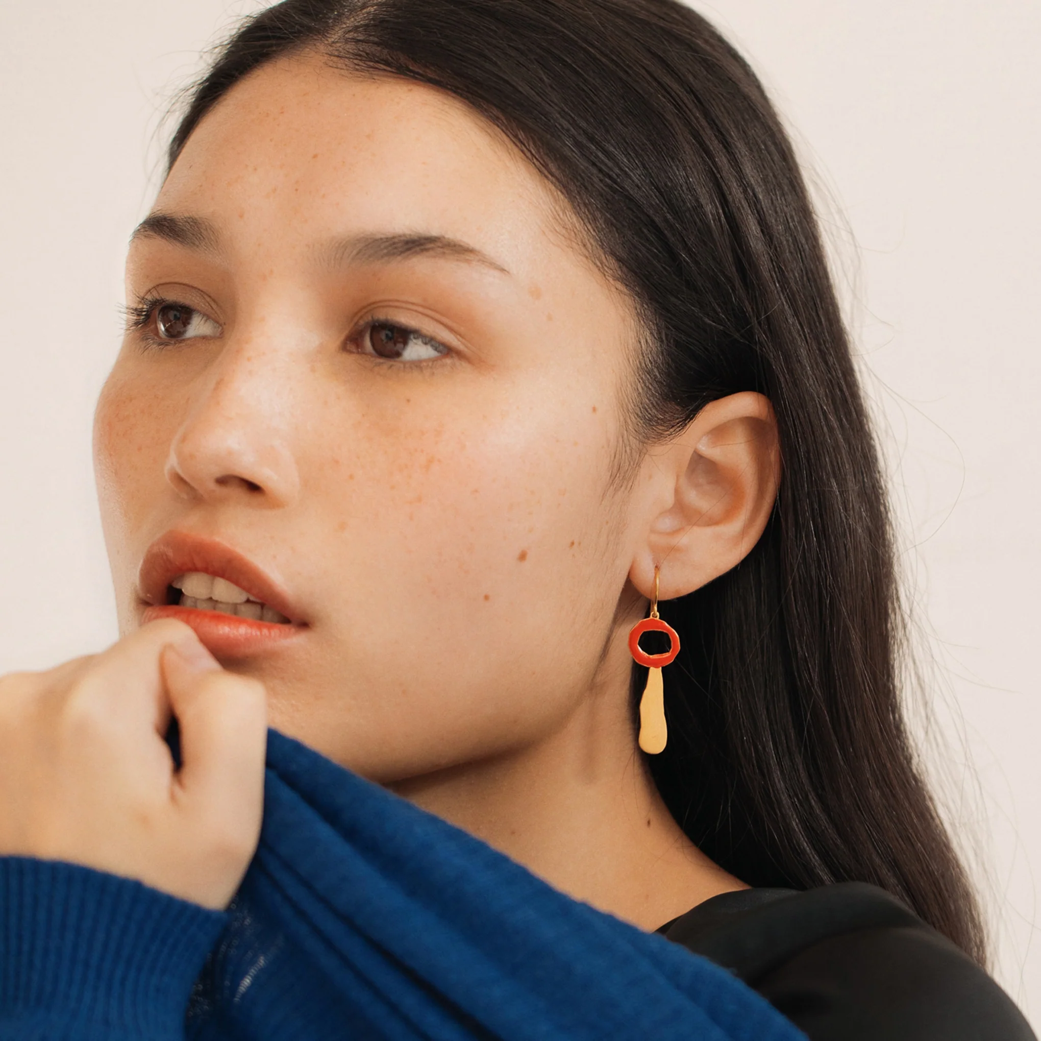 Joan Miró Gold-Plated Circle Teardrop Earrings - Image 2