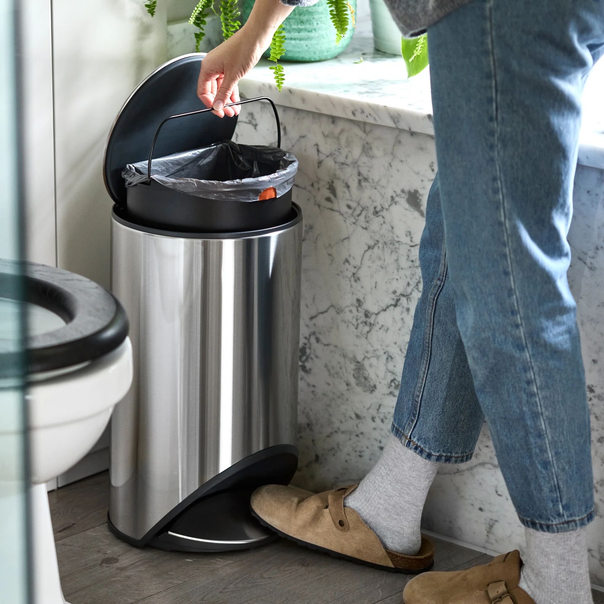 Joseph Joseph Arc Trash Bin - Small - Image 2