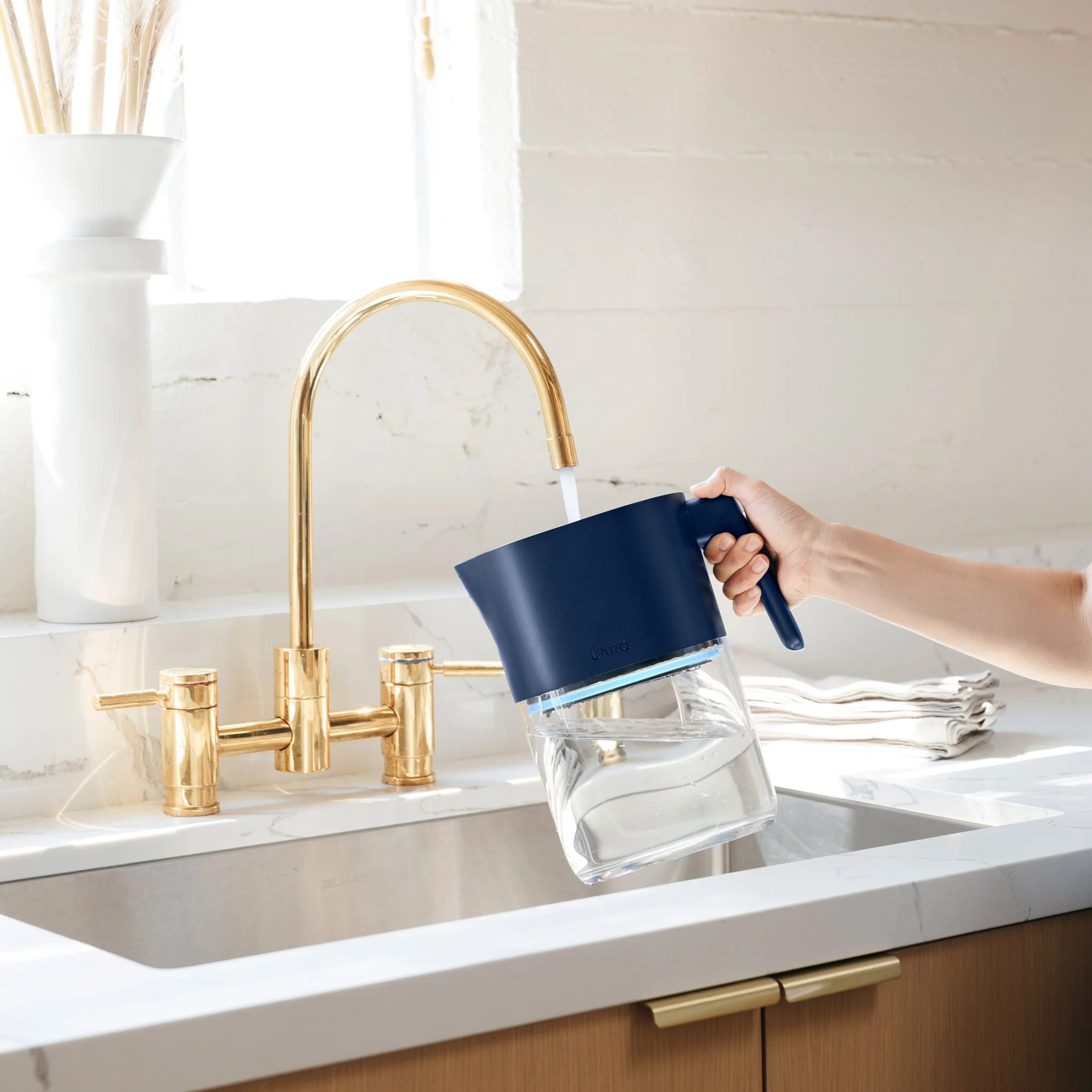 LARQ UV Purifying Pitcher - Granite White - Image 12