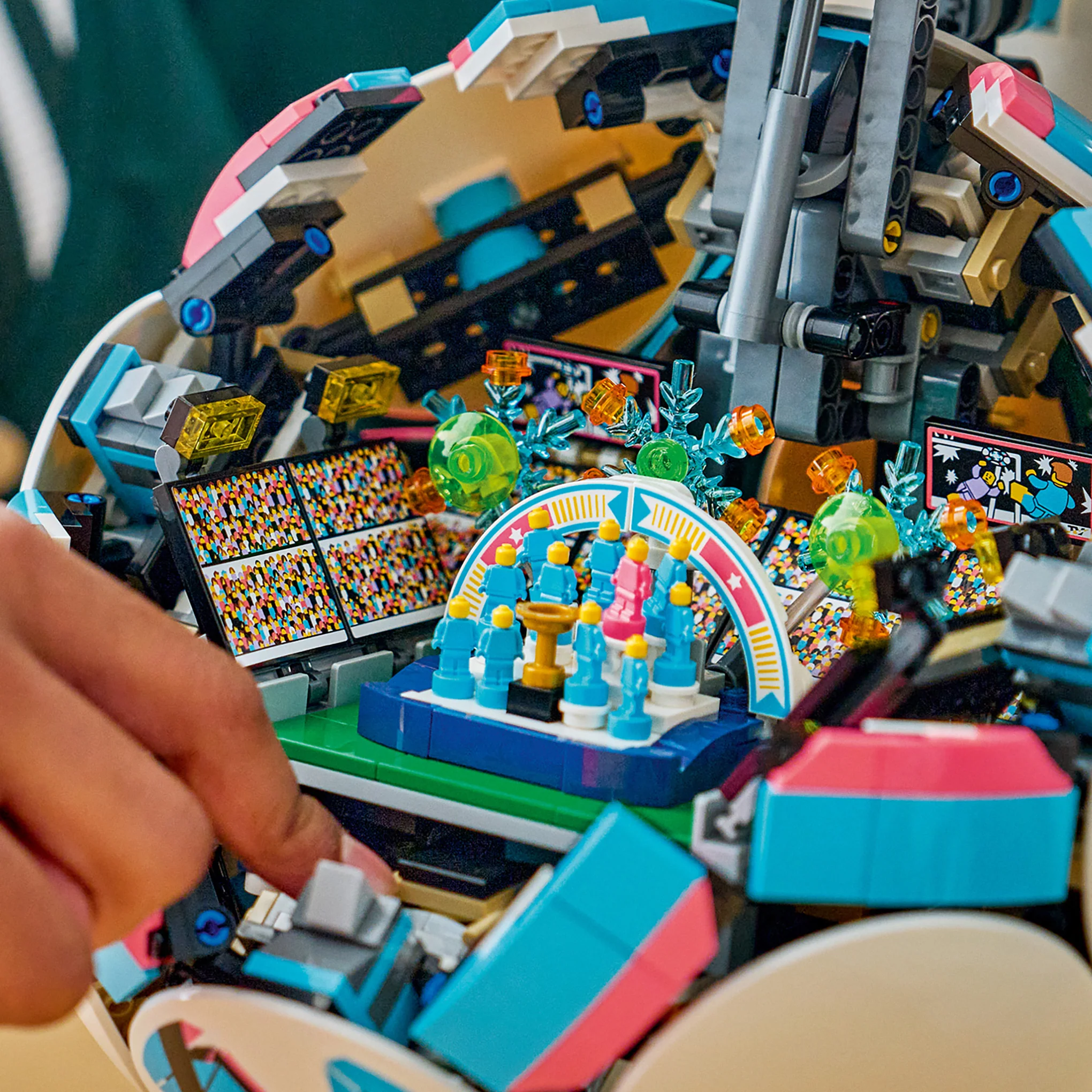 LEGO Editions Soccer Ball - 1,498 pieces - Image 6