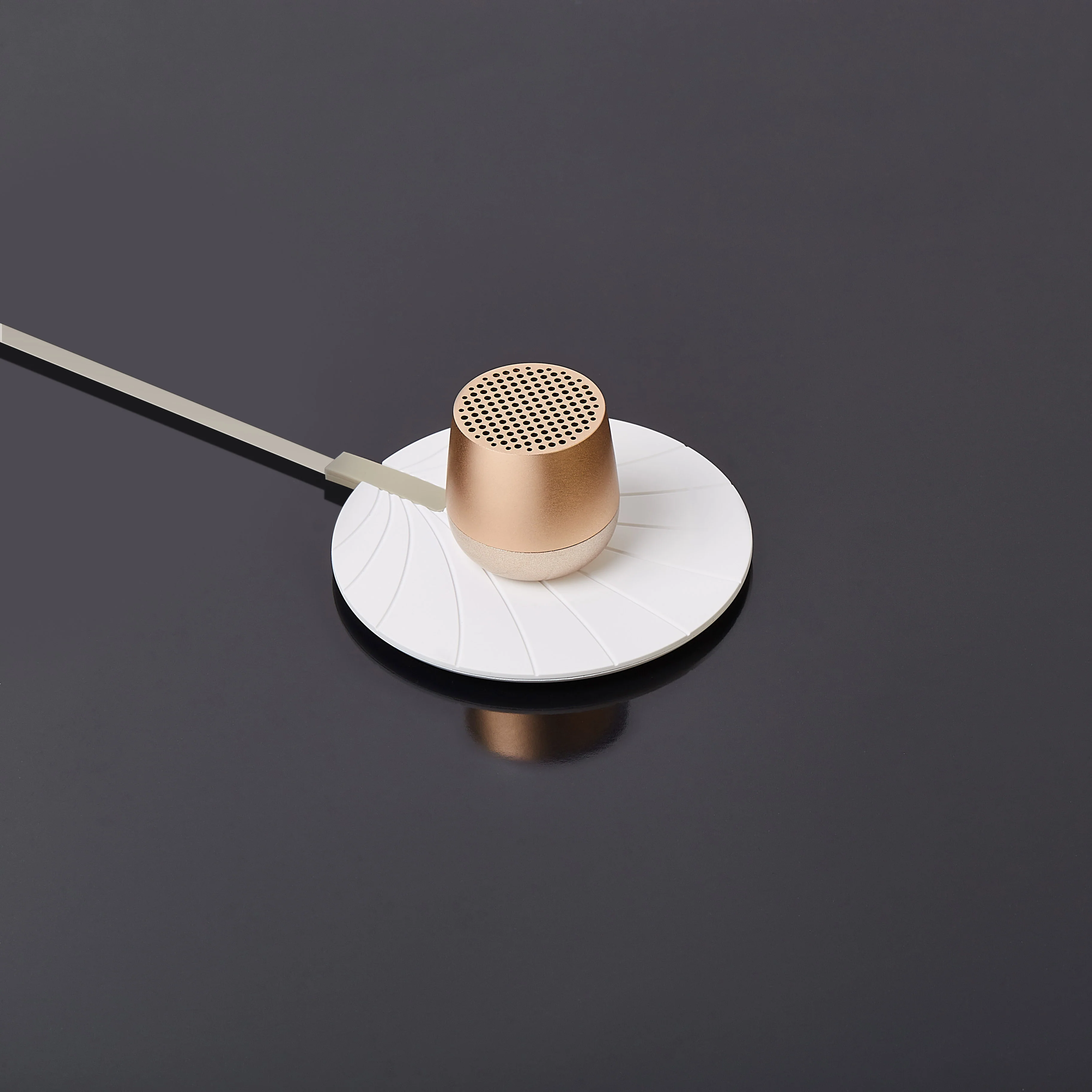 Lexon Mino+ Wireless Charging Speaker - Aluminum - Image 28