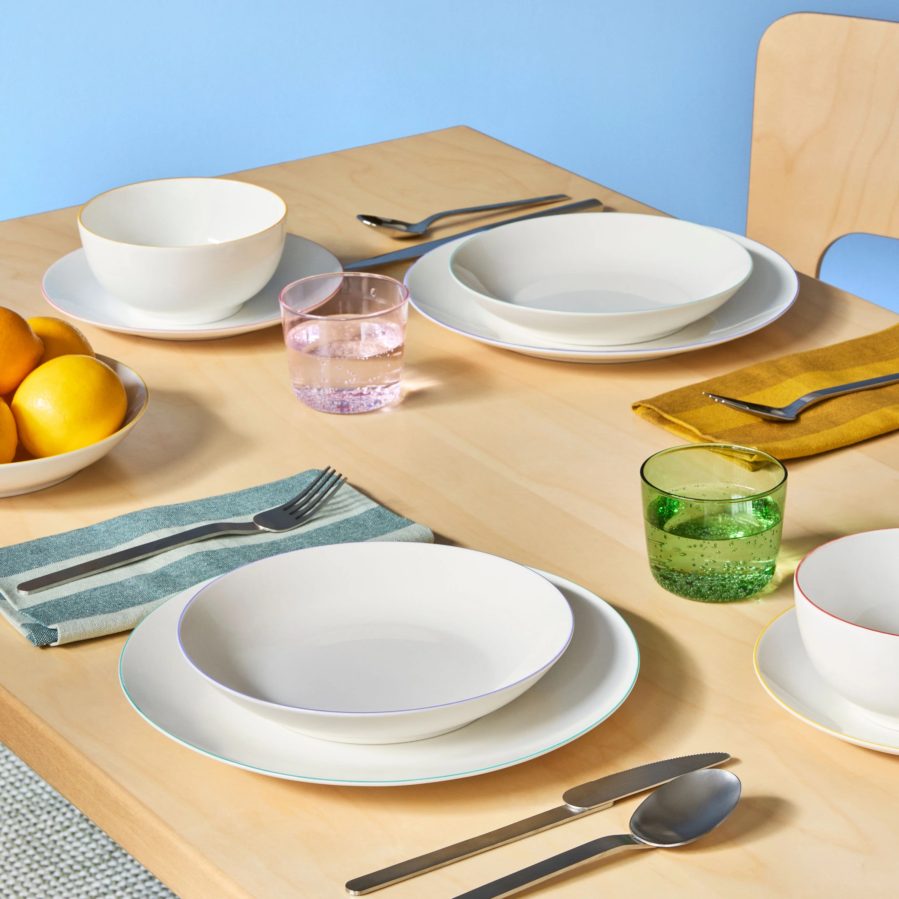 MoMA Outline Dinnerware - Set of 16 - Image 5