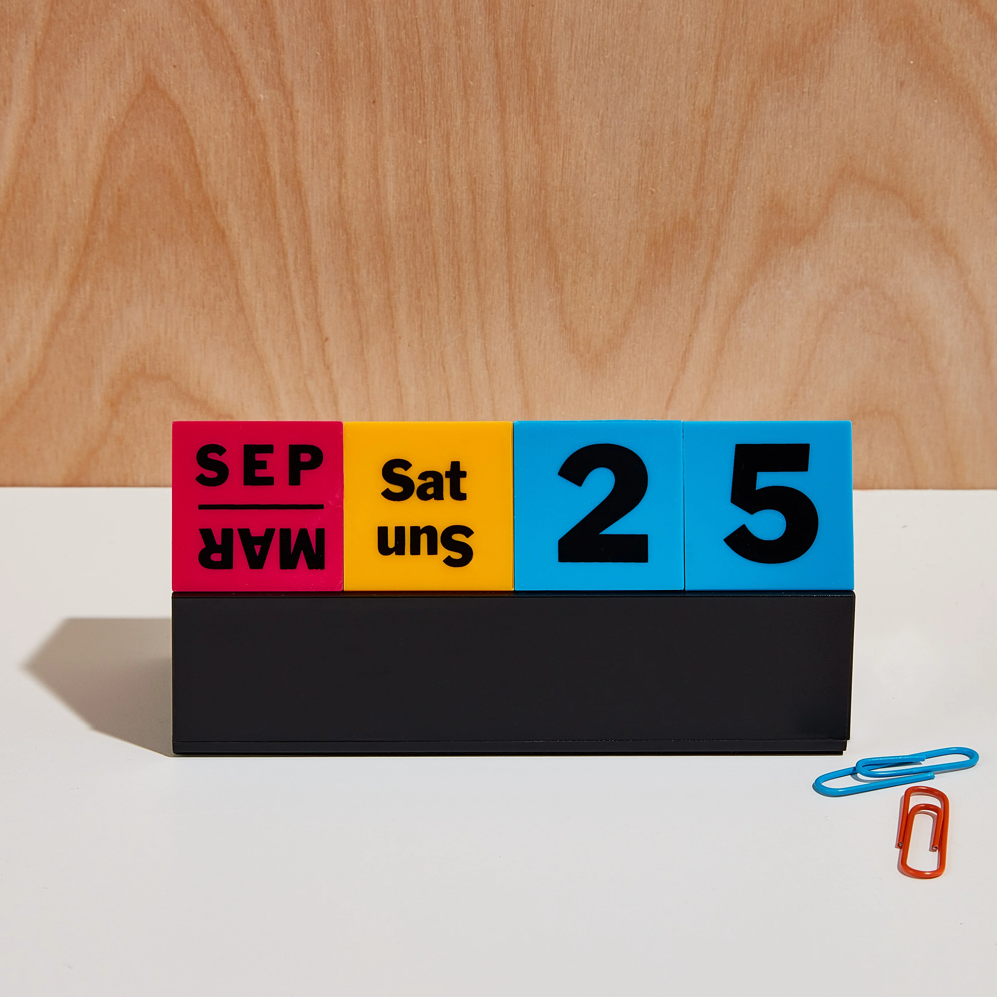 Perpetual Cubes Calendar - Yellow/ Pink/ Blue - Image 3