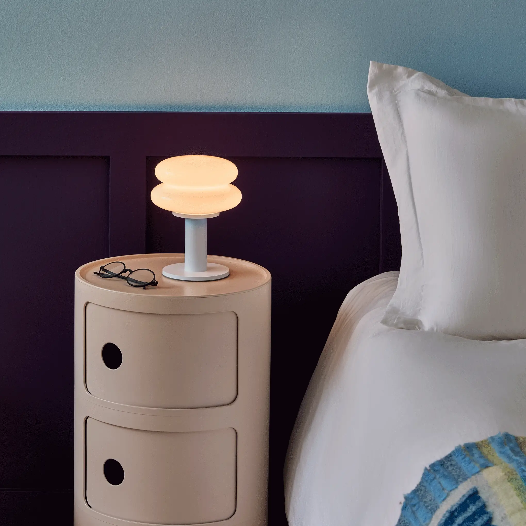 Snowman 15 Portable Lamp - White/ Ice Blue - Image 2