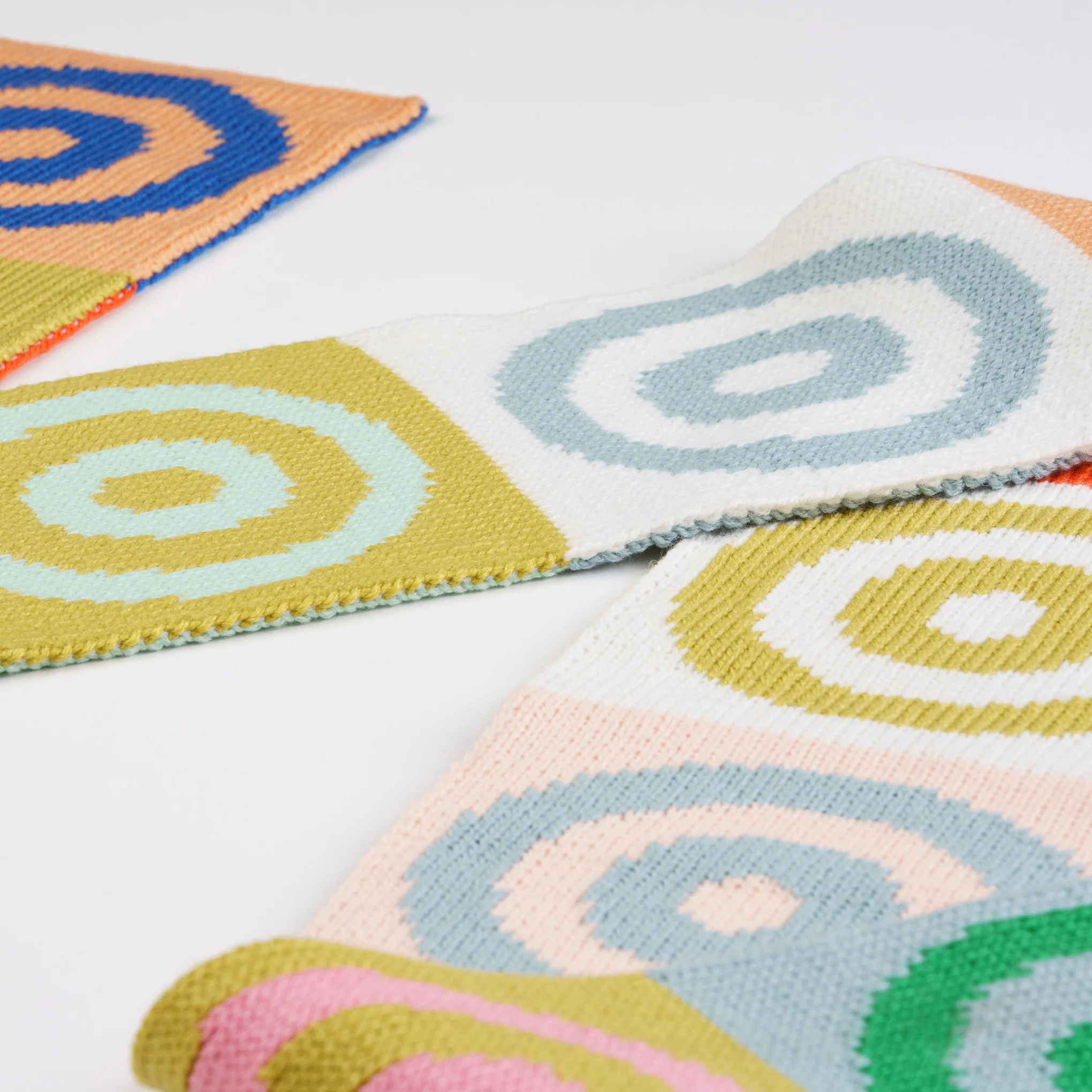 Verloop Skinny Rotate Circles Scarf - Image 4